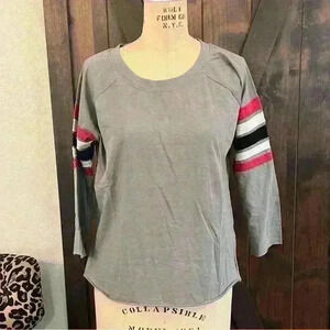No Comment, athletic striped sleeve T-shirt. Size L